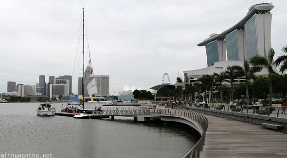 Marina Bay Sands Promenade Image Source: http://mithunonthe.net/2012/01/15/singapore-2011-marina-bay-sands-casino-hotel-infinity-pool-sky-park-photos/