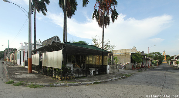 Manila Chinese cemetery corner