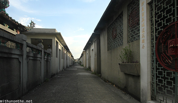 Manila Chinese cemetery lane Philippines