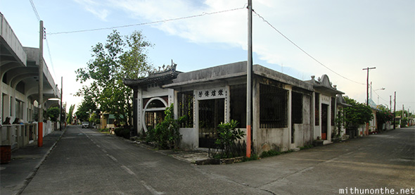 Manila Chinese cemetery street lanes