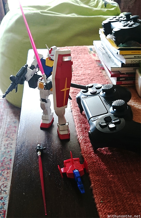 Gundam gunpla model Dualshock 4