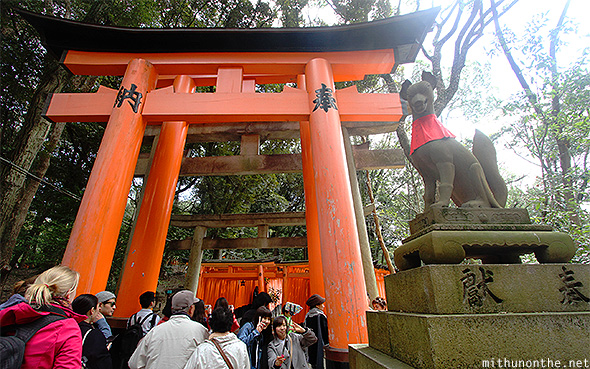Fushimi Inari torii fox statue Kyoto