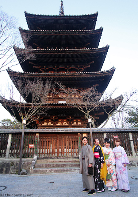 Toji temple Japanese tourists Kyoto