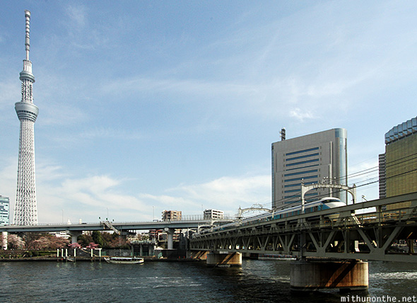 Tokyo Skytree Sumida river train bridge