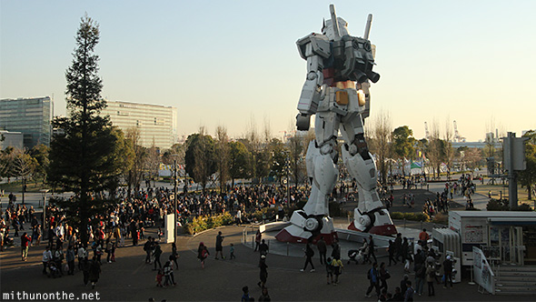 Gundam robot crowds Diver City Odaiba