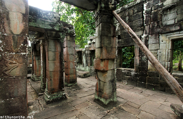 Banteay kdei pillar held up Siem Reap