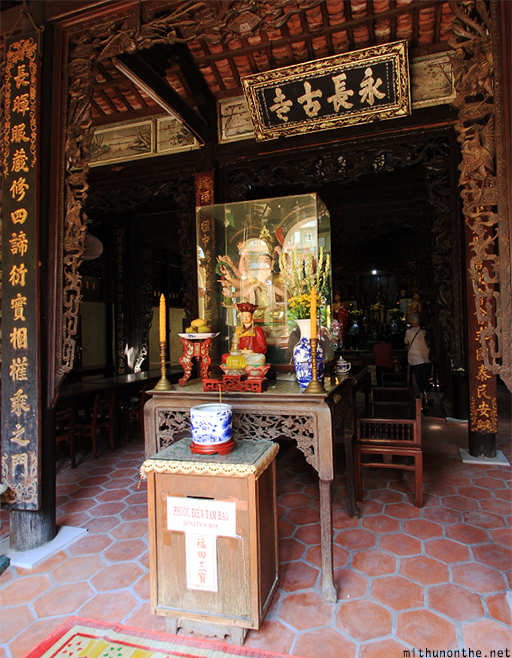 Idol Vinh Trang pagoda Vietnam