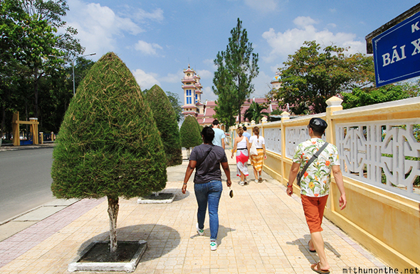 Walking to Cao Dai temple