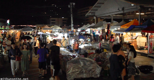Talad Rodfai 2 night market closing