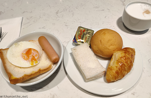 Breakfast Miracle lounge BKK airport