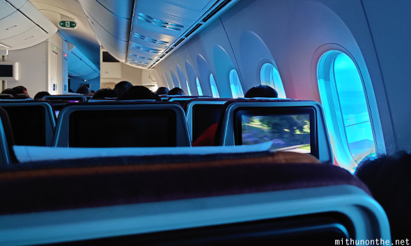 Blue tint Boeing 787 windows
