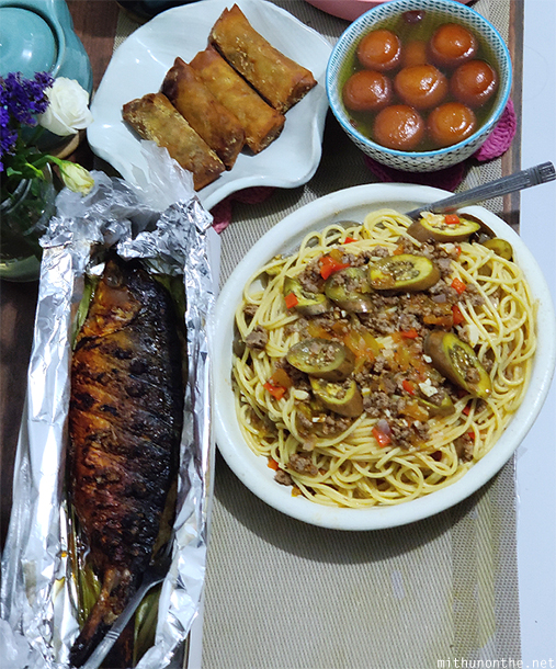 Filipino spaghetti grilled fish