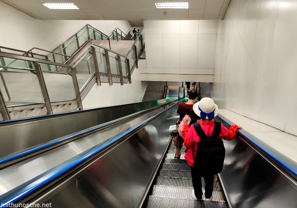 Sam Yot MRT station escalator