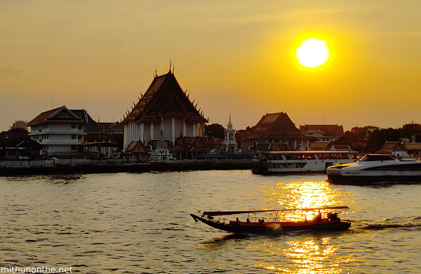 Wat Kanlayanamit woramahawihan sunset Chao Praya Bangkok