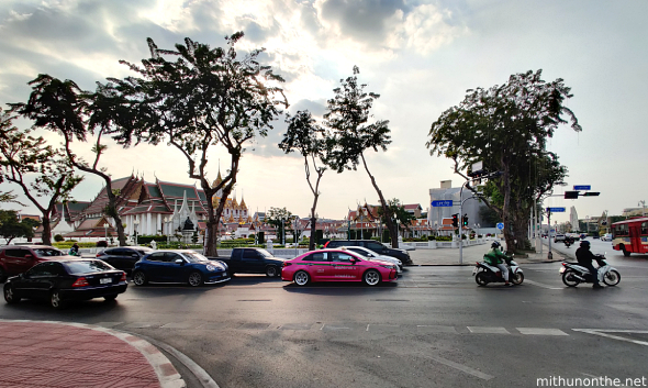 Wat Ratchanatdaram Worawihan road