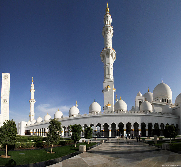 Sheikh Zayed mosque entrance panorama