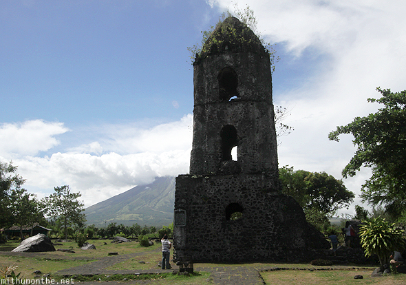Cagsawa church ruins Legazpi Philippines
