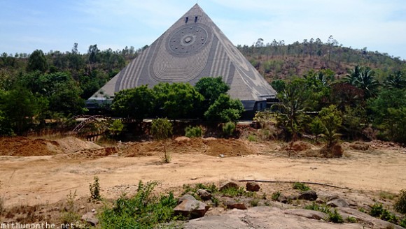 Day trip to Pyramid Valley meditation center