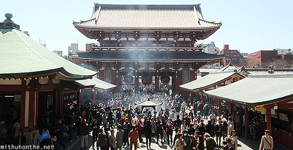 Sensoji Buddhist temple crowds Tokyo